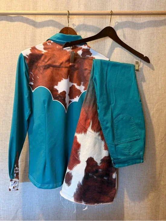 Bundle! Jade & cowhide Patterned Flare Jeans and performance rodeo top - Picture 2 of 2
